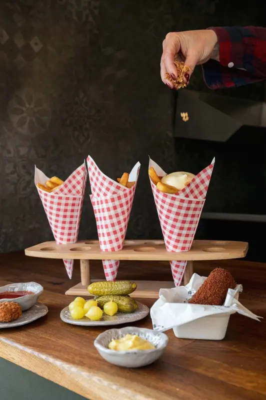 Meneer & Mevrouw K.Narie, streetfoodtruck uit Noord-Holland, te huur via Feestkarhuren.nl