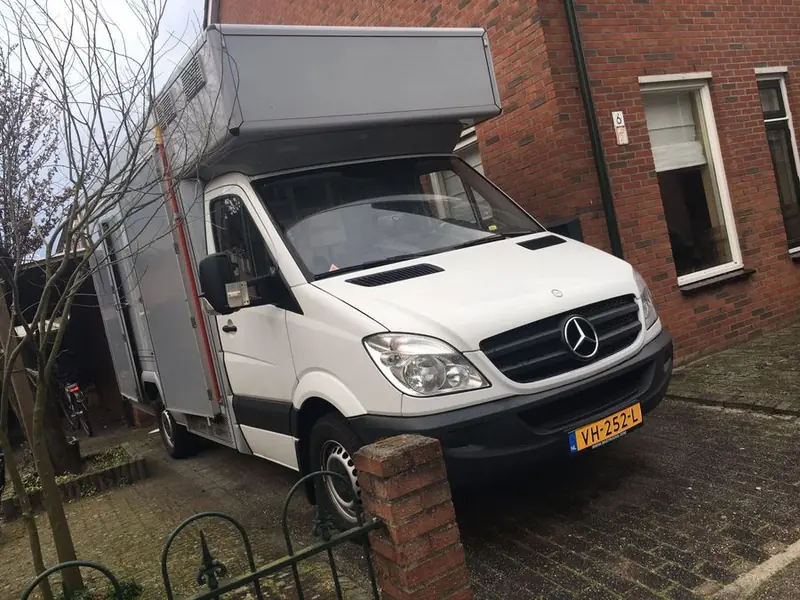 Mert's Doner Kebab Grillcar, halal foodtruck uit Drenthe, te huur via Feestkarhuren.nl