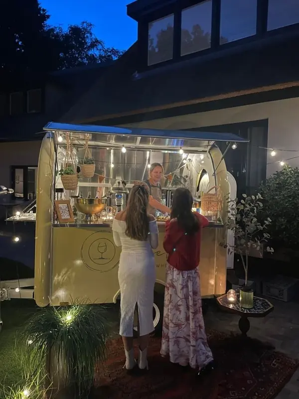 Mieke Wine on Wheels, mobiele bar uit Gelderland, te huur via Feestkarhuren.nl