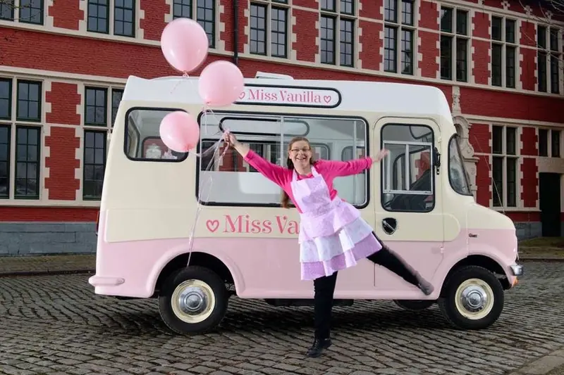 Miss Vanilla, ijsfoodtruck uit Oost-Vlaanderen, te huur via Feestkarhuren.nl