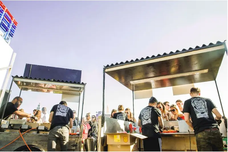 Mister Makan, BBQ-foodtruck, te huur via Feestkarhuren.nl