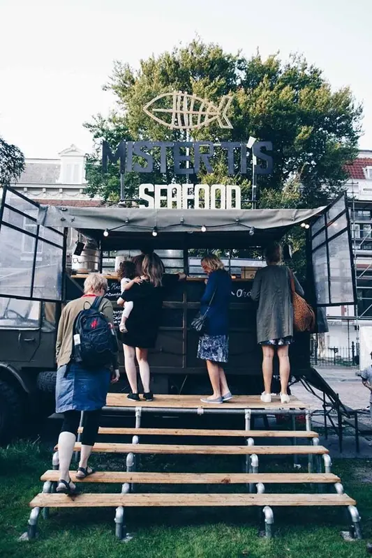 Mister Ti's Foodtruck totaal catering, BBQ-foodtruck, te huur via Feestkarhuren.nl