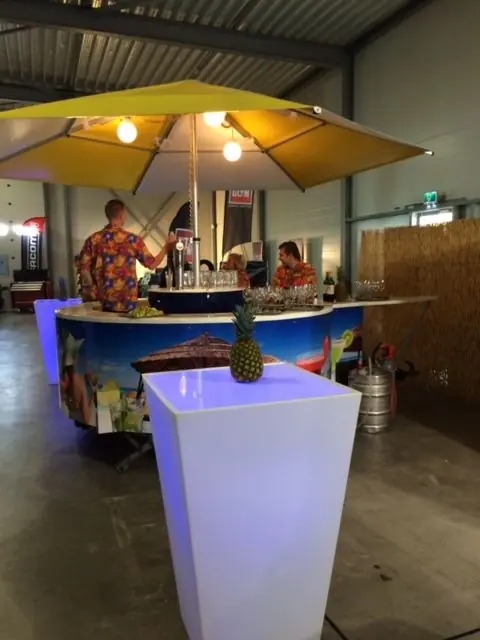 Mobiele cocktailbar of mocktailbar, mobiele cocktailbar, te huur via Feestkarhuren.nl
