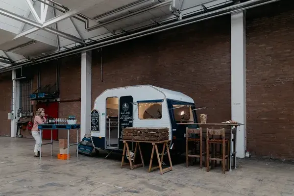 De vintage Sprite-caravan als wijnbar
