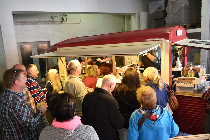 Mok 'n Roll, koffiebar op wielen uit Limburg (NL), te huur via Feestkarhuren.nl
