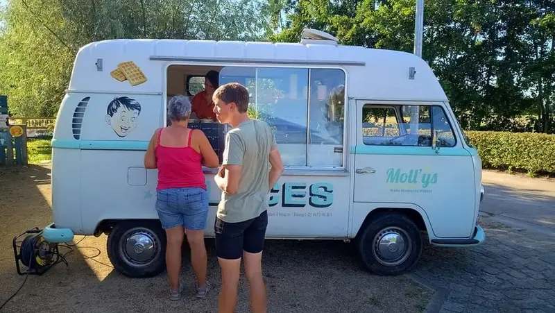 Moll'ys, ijsfoodtruck uit Oost-Vlaanderen, te huur via Feestkarhuren.nl