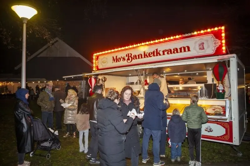 Mo's Banketkraam Oliebollen Oliebollenkraam, streetfoodtruck uit Noord-Brabant, te huur via Feestkarhuren.nl