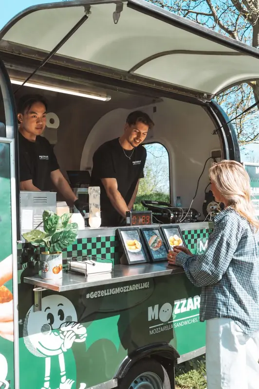 Mozzarellig, foodtruck voor comfort food uit Zuid-Holland, te huur via Feestkarhuren.nl