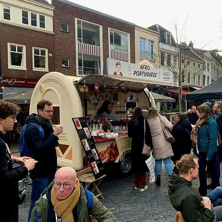 Nanana's Kitchen, foodtruck voor kip, te huur via Feestkarhuren.nl