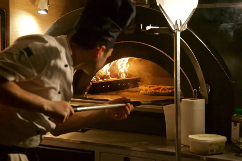 Napolitanizza, pizzatruck uit Antwerpen, te huur via Feestkarhuren.nl