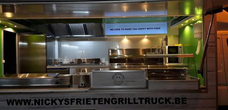 Nickysfriettruck, frietfoodtruck uit Antwerpen, te huur via Feestkarhuren.nl
