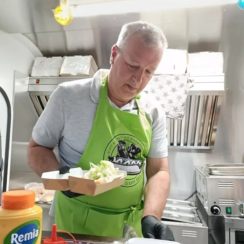 Nietalleenopwoensdag bij Alex, fastfoodtruck uit Noord-Brabant, te huur via Feestkarhuren.nl