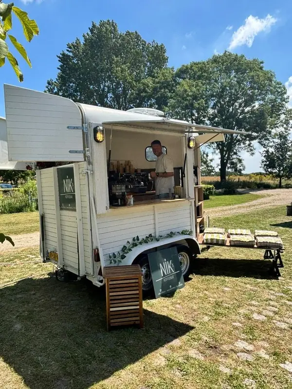 Niks.koffiebar, koffiebar op wielen uit Zuid-Holland, te huur via Feestkarhuren.nl