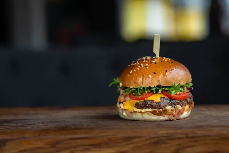 Ofyr BBQ gourmet burger, burgertruck, te huur via Feestkarhuren.nl