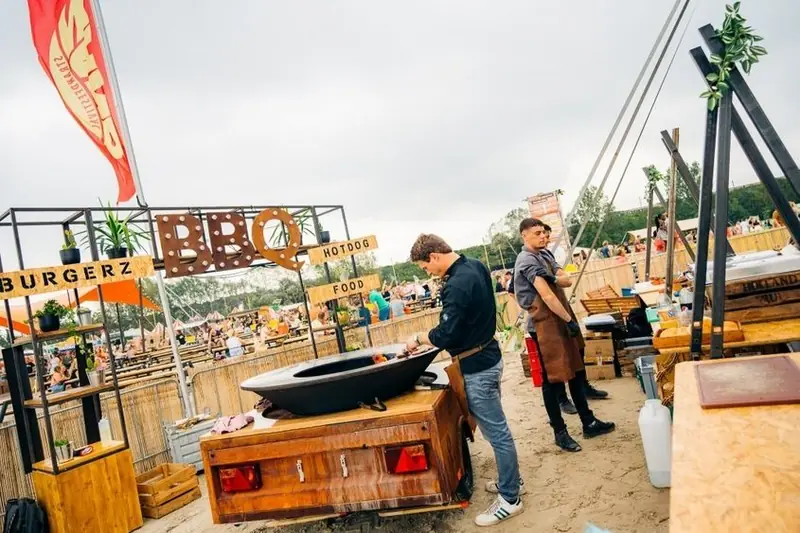 OFYR BBQ XL Trailer, BBQ-foodtruck uit Zuid-Holland, te huur via Feestkarhuren.nl