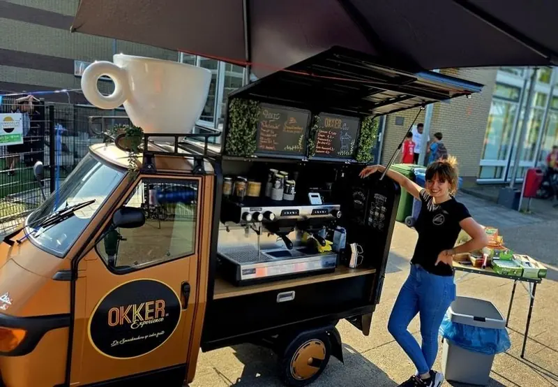 OKKER.cino, koffiebar op wielen uit Zuid-Holland, te huur via Feestkarhuren.nl