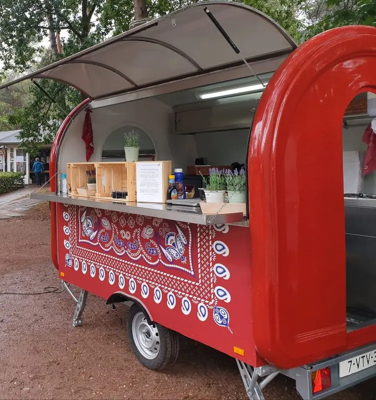 Op de Poffer, foodtruck voor zoete lekkernijen, te huur via Feestkarhuren.nl