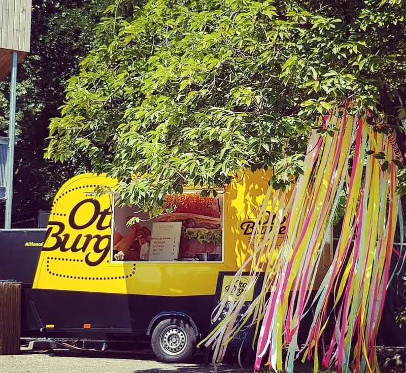 Oto Burger, burgertruck uit Noord-Brabant, te huur via Feestkarhuren.nl