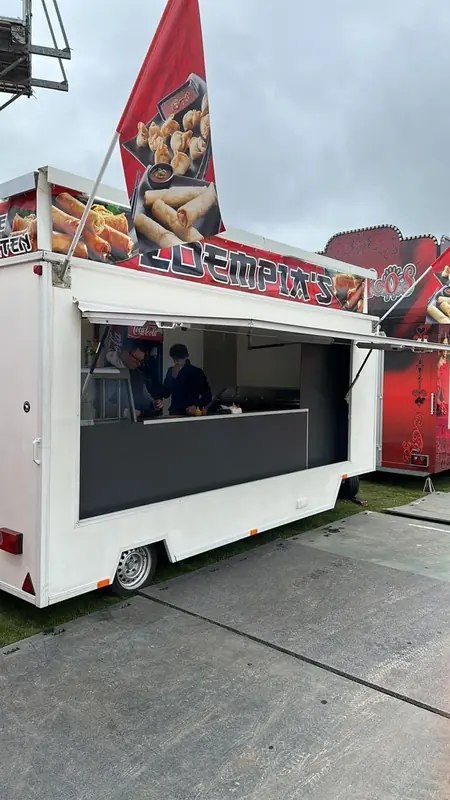 Outlet & Kringloop Experience, streetfoodtruck uit Drenthe, te huur via Feestkarhuren.nl