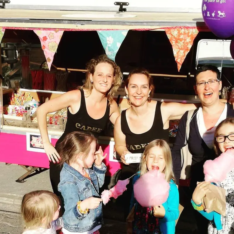 Over te nemen. Hallo, feestwagen uit Brussel, te huur via Feestkarhuren.nl