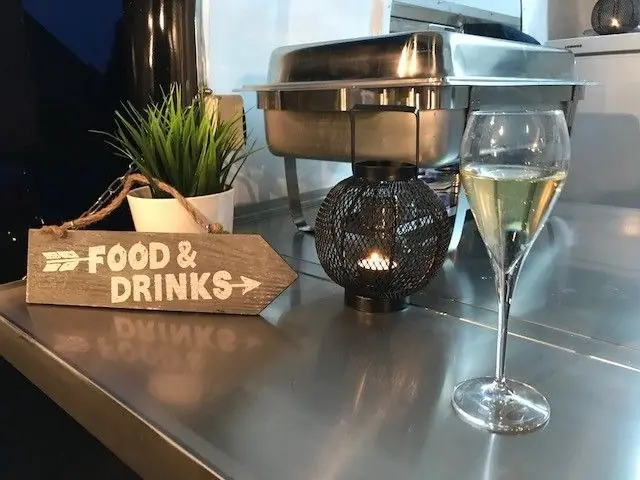 Party-Truck, mobiele cocktailbar uit Antwerpen, te huur via Feestkarhuren.nl