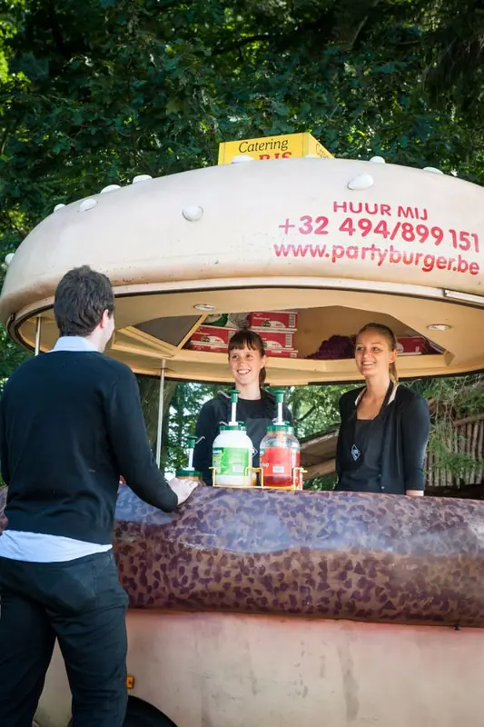 Partyburger, burgertruck uit Antwerpen, te huur via Feestkarhuren.nl