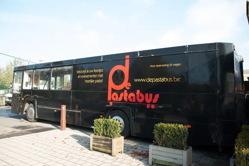 Pastabus, pastafoodtruck uit Antwerpen, te huur via Feestkarhuren.nl