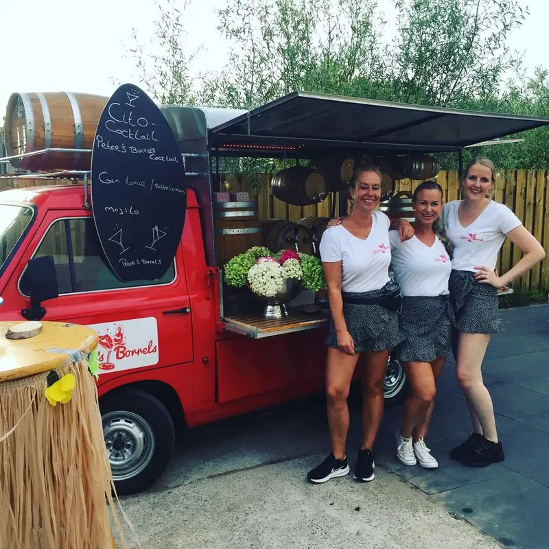 Peter’s Borrels, BBQ-foodtruck uit Noord-Holland, te huur via Feestkarhuren.nl