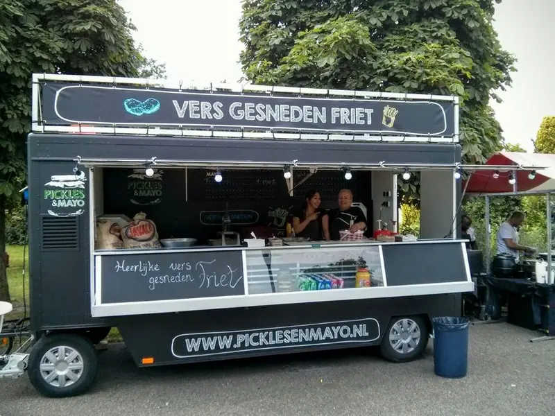 Pickles &amp; Mayo, glutenvrije foodtruck uit Antwerpen, te huur via Feestkarhuren.nl
