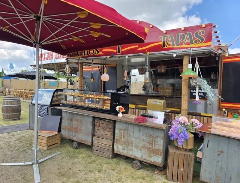 Pinchos y Tapas, tapasfoodtruck uit Noord-Brabant, te huur via Feestkarhuren.nl