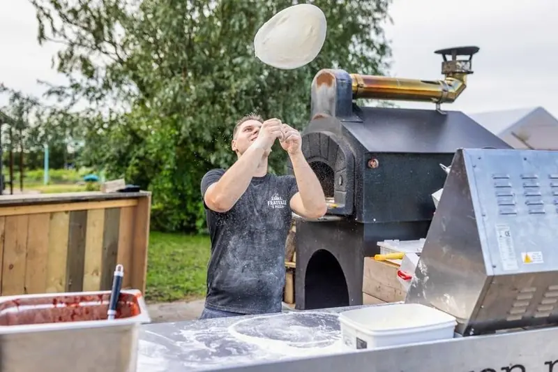 Pizzabakker Jelle, pizzatruck uit Noord-Holland, te huur via Feestkarhuren.nl