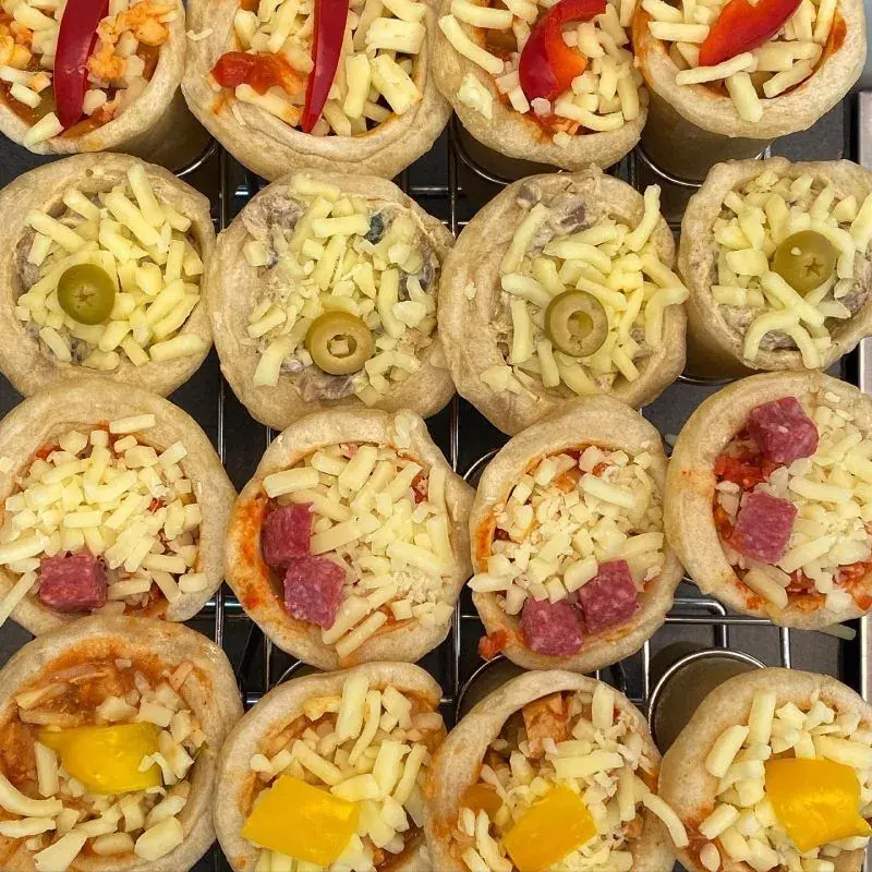 Pizzahoorntjes klaar voor de oven