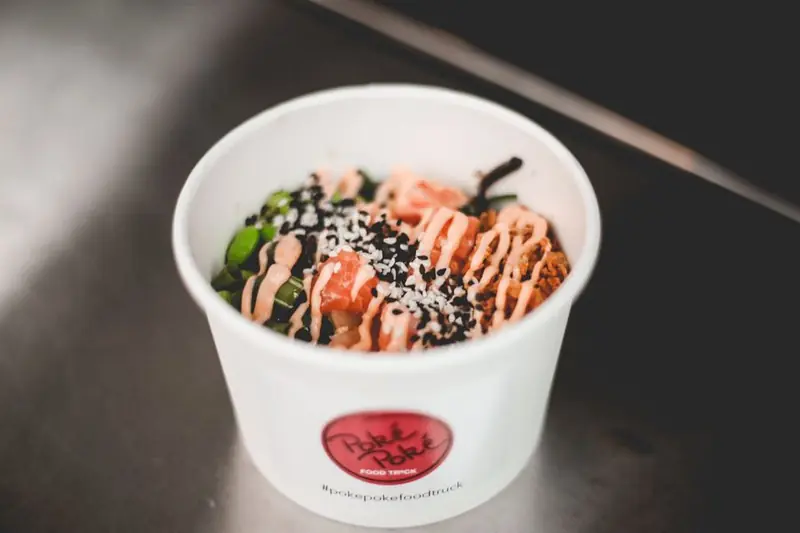 Poké Poké, visfoodtruck uit Antwerpen, te huur via Feestkarhuren.nl