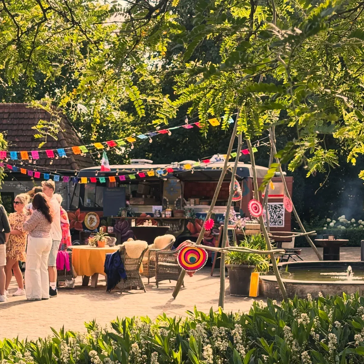 De catering van PorFlavor Food buiten op een evenement