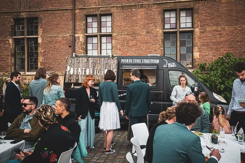 Potatolicious foodtruck en catering, BBQ-foodtruck uit Antwerpen, te huur via Feestkarhuren.nl
