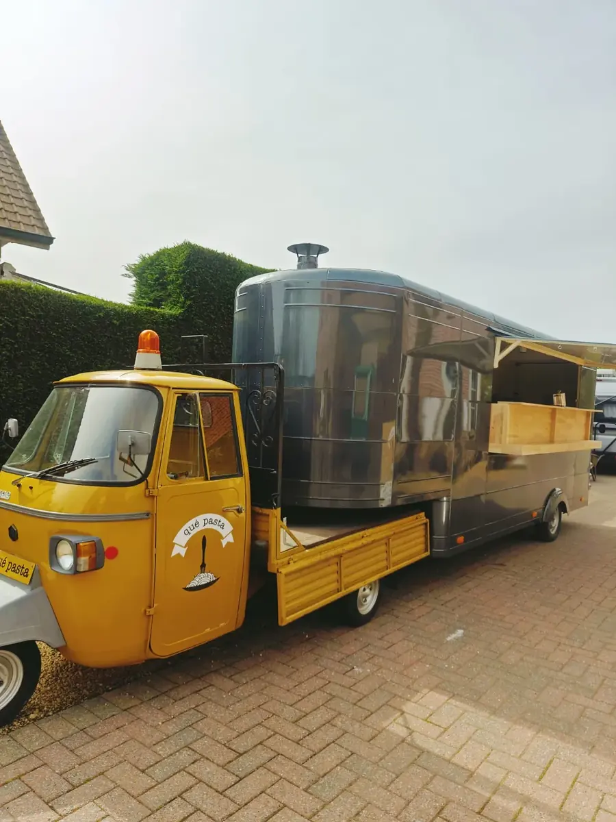 De Ape met de Airstream