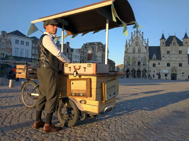 Radio Ga-Ga, muziek op wielen uit Limburg (NL), te huur via Feestkarhuren.nl
