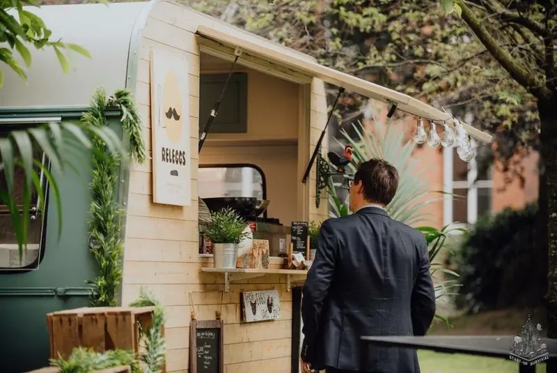 Releggs, foodtruck met gezonde gerechten uit Oost-Vlaanderen, te huur via Feestkarhuren.nl
