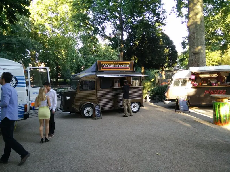 Retrotruck, tapasfoodtruck uit Antwerpen, te huur via Feestkarhuren.nl