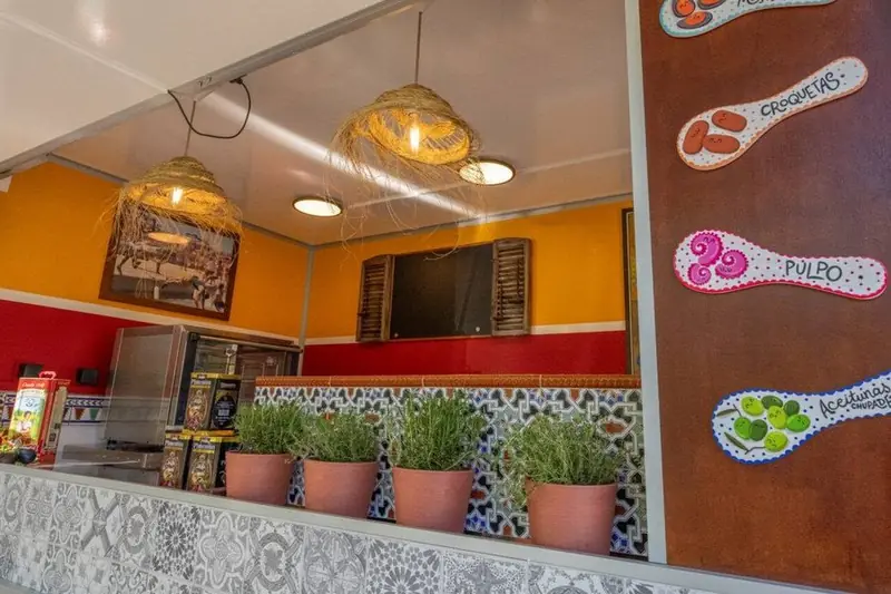 Robertos Paella y Tapas, tapasfoodtruck uit Zeeland, te huur via Feestkarhuren.nl