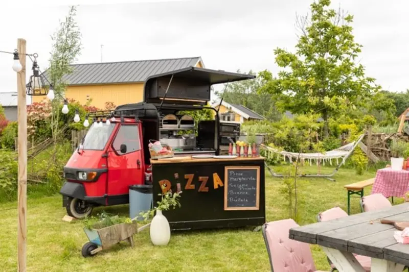 Rodenburgers Italiaanse catering, burgertruck uit Flevoland, te huur via Feestkarhuren.nl