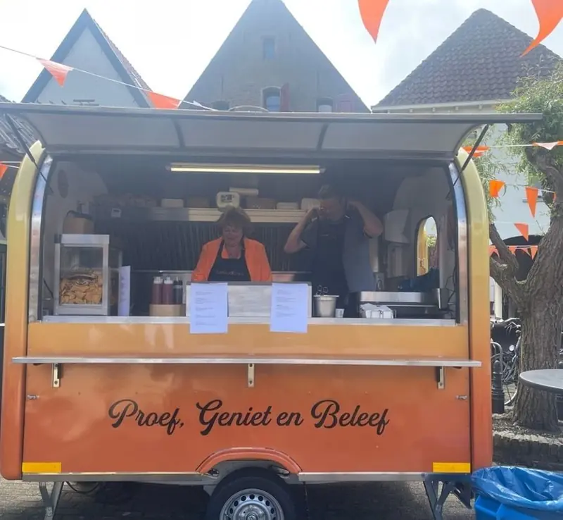 S3tfoodEnzo, streetfoodtruck uit Gelderland, te huur via Feestkarhuren.nl