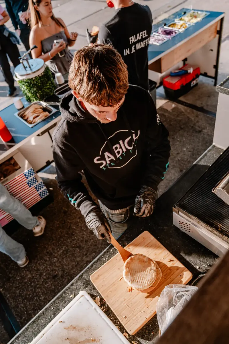 Pita’s in de maak bij Sabich Streetfood