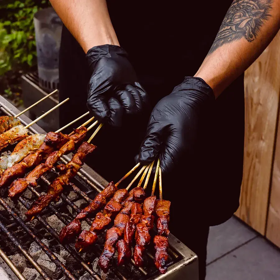 Saté op de grill