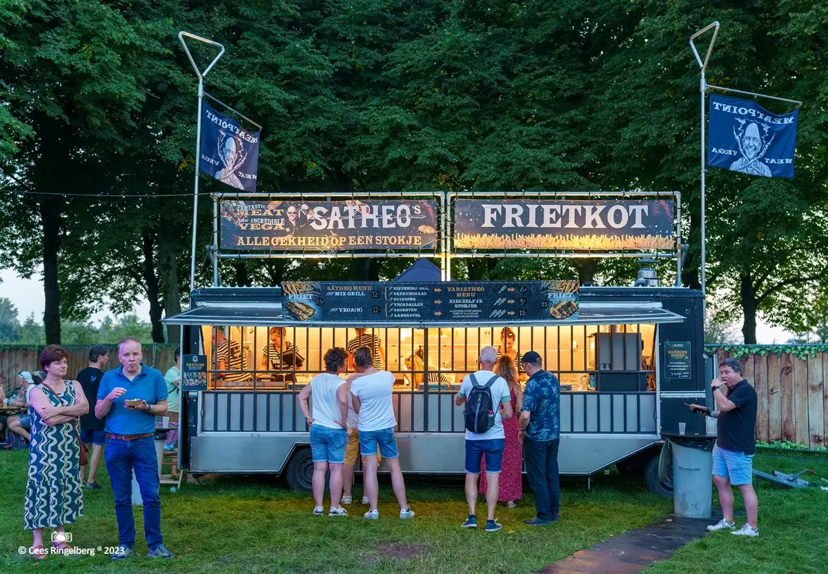De Frietkot van Satheo, een omgebouwde gevangeniskar