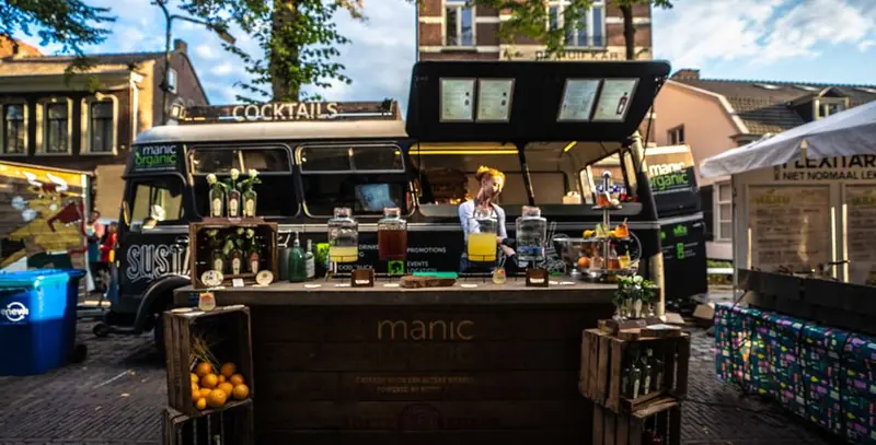 SEXY MOTHER TRUCKER by ManicOrganic, mobiele cocktailbar uit Gelderland, te huur via Feestkarhuren.nl