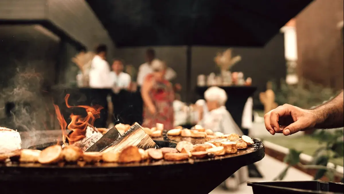 De grill met gerechten op een event