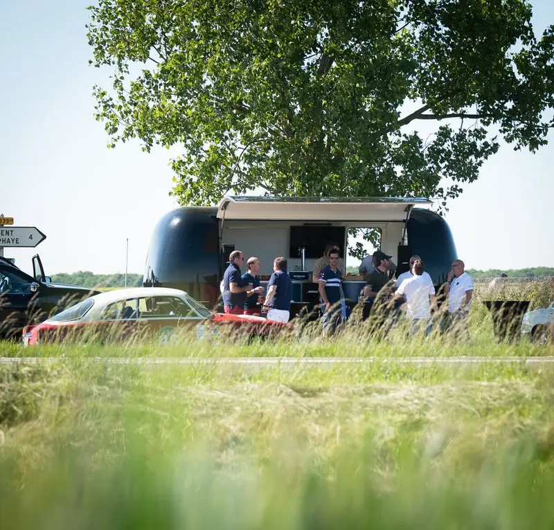 Skol, mobiele cocktailbar, te huur via Feestkarhuren.nl