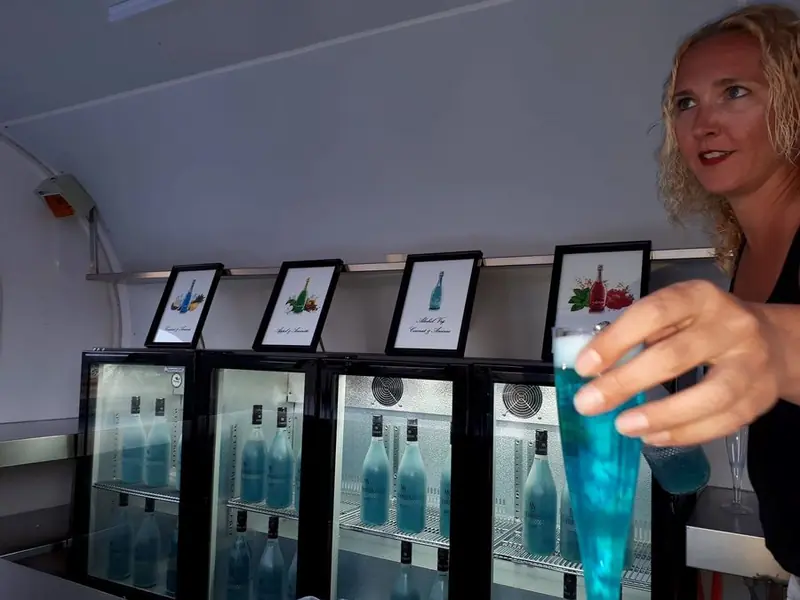Sky Lounge, mobiele cocktailbar uit Limburg (NL), te huur via Feestkarhuren.nl