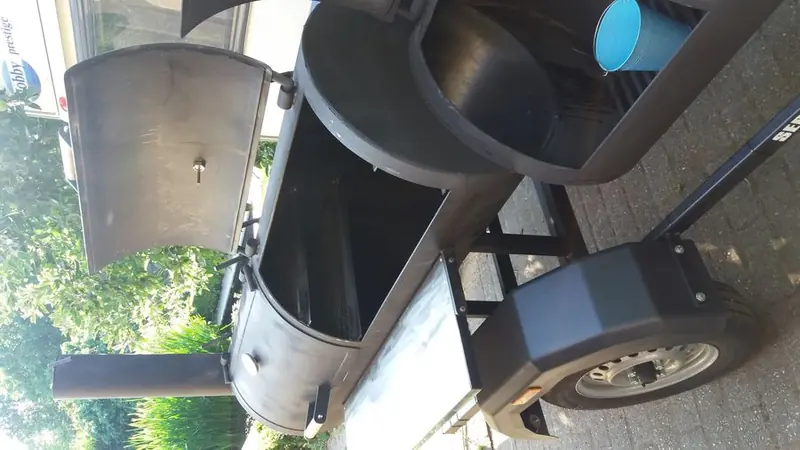 Smoke2grill, BBQ-foodtruck uit Oost-Vlaanderen, te huur via Feestkarhuren.nl